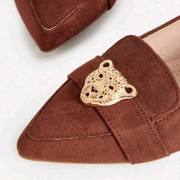 Elegant Brown Loafers with Gold Accent - Picture 2 of 3